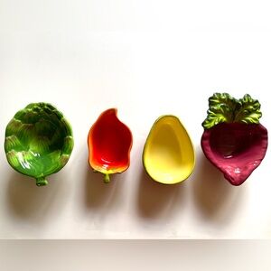 Never used, from the original Pier1 Imports! 4 veggies serving bowls.
